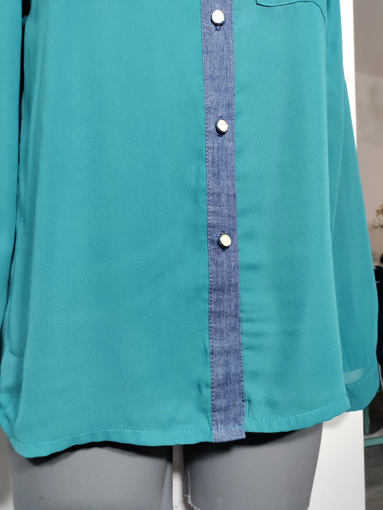 Blusa verde com gola joya 💎 pérolas e denim | tamanho M – photo 8